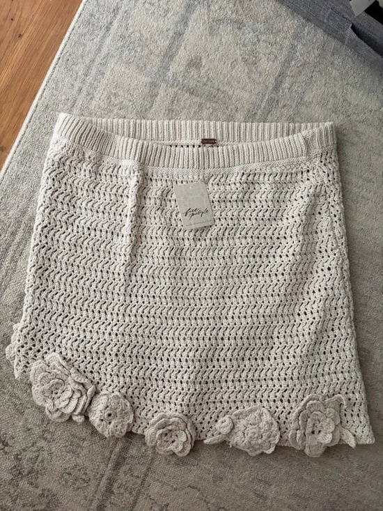 Free People Crochet Mini Skirt NWT size small - Picture 3 of 5
